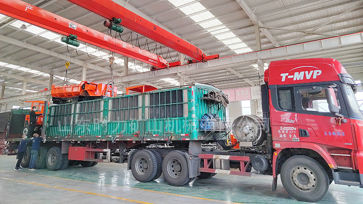 三臺載重5噸礦用四不像車發(fā)貨山西某礦