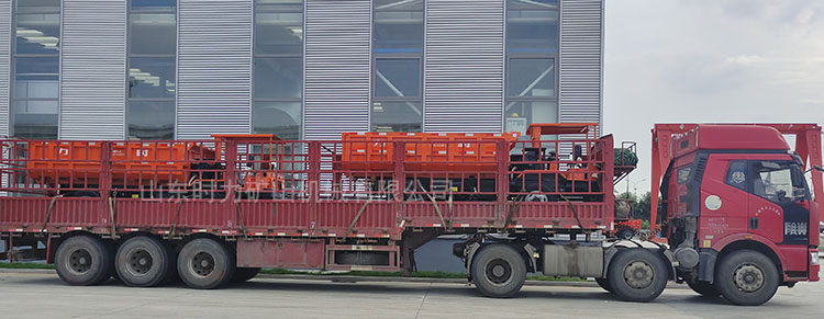 兩臺(tái)載重10噸礦用四不像車發(fā)貨湖北襄陽(yáng)某礦