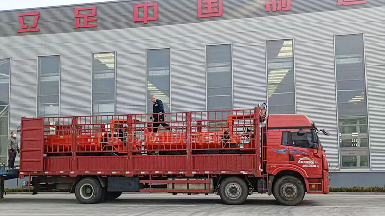 客戶(hù)定制兩臺(tái)窄小款5噸井下四不像車(chē)發(fā)貨江西某礦