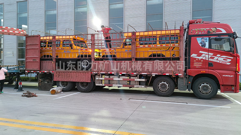 2臺10人無軌人車發(fā)往海南